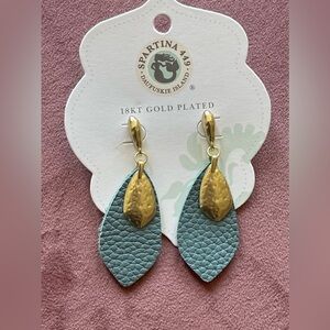 Spartina 449 18k gold leather dangle earrings NWT brand new, never worn gift